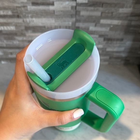 Stanley Green Quencher H2.0 Tumbler - Picture 4 of 4